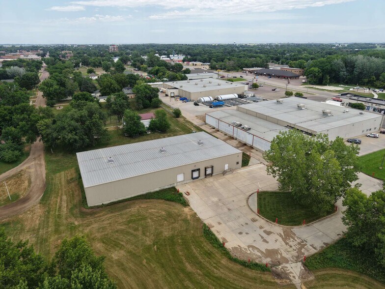 747 S Washington Ave, Madison, SD à louer - Photo de l’immeuble – Image 2 sur 8