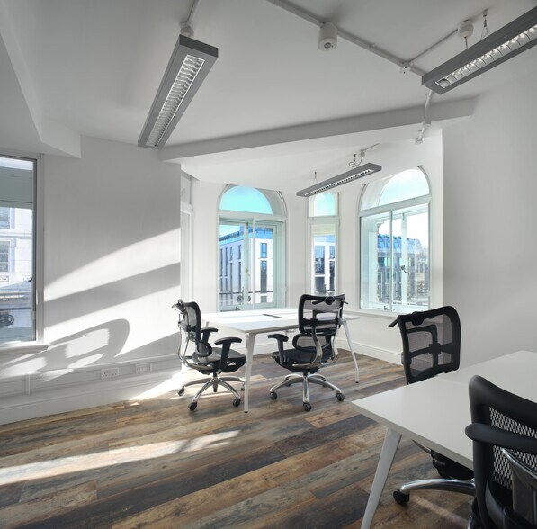 15 Hanover Sq, Londres à louer - Photo de l’immeuble – Image 3 sur 7