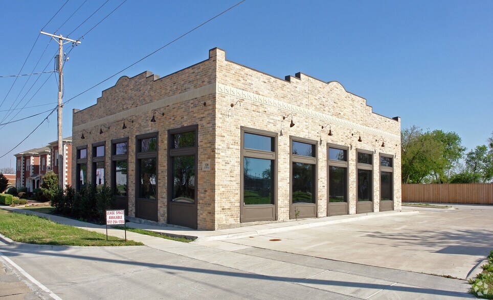 320 E Main St, Lewisville, TX à louer - Photo de l’immeuble – Image 3 sur 18