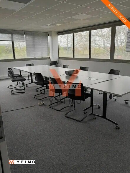 Bureau dans Poissy à louer - Photo de l’immeuble – Image 1 sur 6