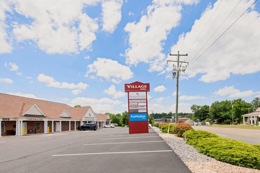 1569 Jefferson Hwy, Fishersville, VA à louer - Photo de l’immeuble – Image 2 sur 21