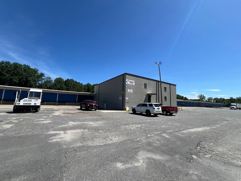 1201 E Church St, Cherryville, NC à louer - Photo de l’immeuble – Image 1 sur 7