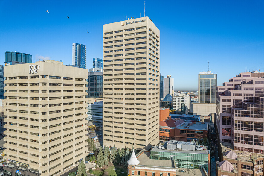 10123 99th St NW, Edmonton, AB à louer - Photo de l’immeuble – Image 1 sur 6