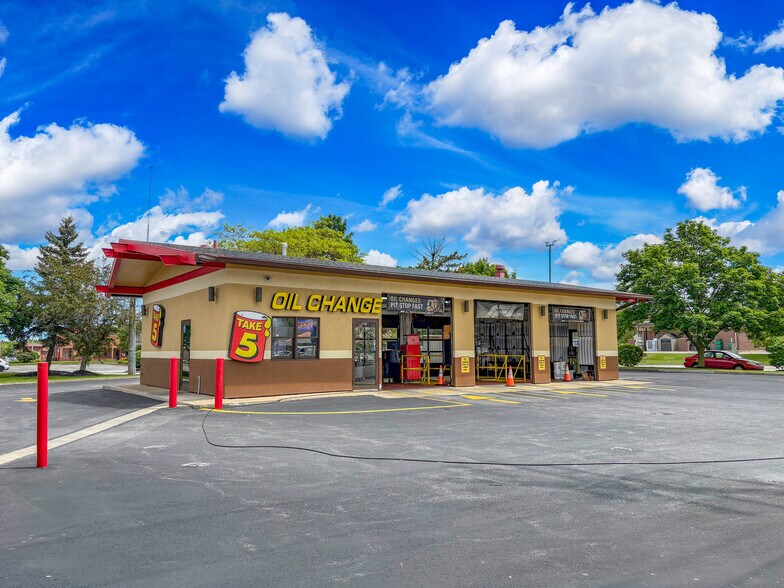17780 Bagley Rd, Cleveland, OH à vendre - Photo de l’immeuble – Image 1 sur 2
