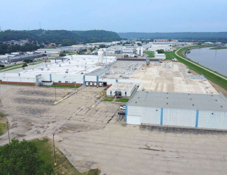 2150 Kerper Blvd, Dubuque, IA à louer - Photo principale – Image 1 sur 4
