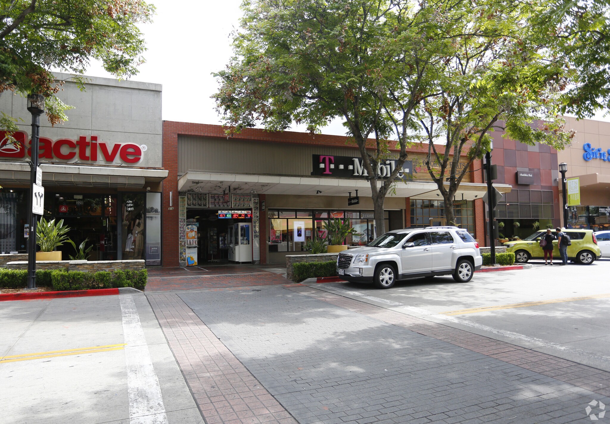 312-316 N San Fernando Blvd, Burbank, CA à louer Photo principale– Image 1 sur 6