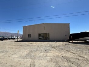 1300 N Juanita St, Hemet, CA à louer Photo de l’immeuble– Image 2 sur 14