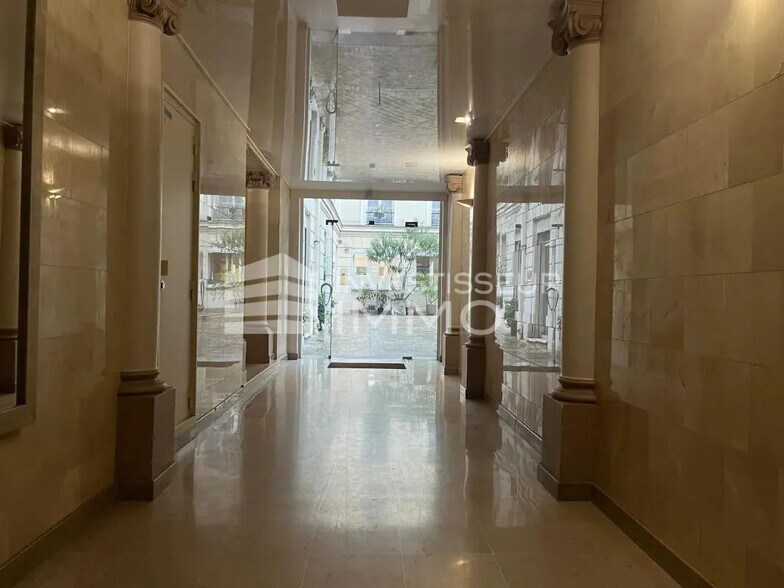 Bureau dans Paris à louer - Hall d’entrée – Image 2 sur 14