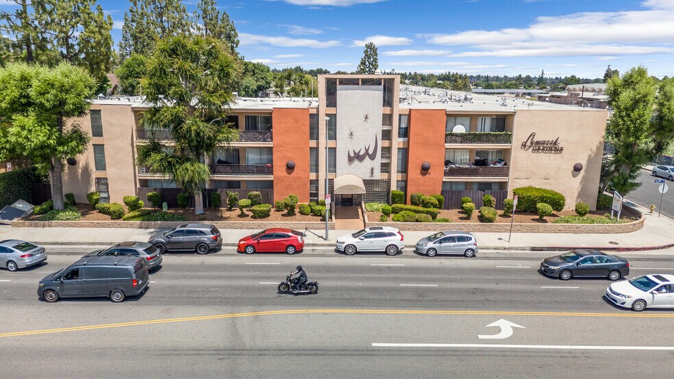 10200 De Soto Ave, Chatsworth, CA à vendre - Photo de l’immeuble – Image 2 sur 17