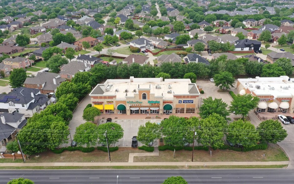 1205 E Debbie Ln, Mansfield, TX à louer - Photo de l’immeuble – Image 3 sur 20