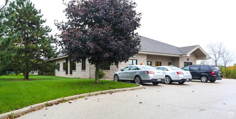 28 Camelot Dr, Fond Du Lac, WI à louer - Photo de l’immeuble – Image 3 sur 4
