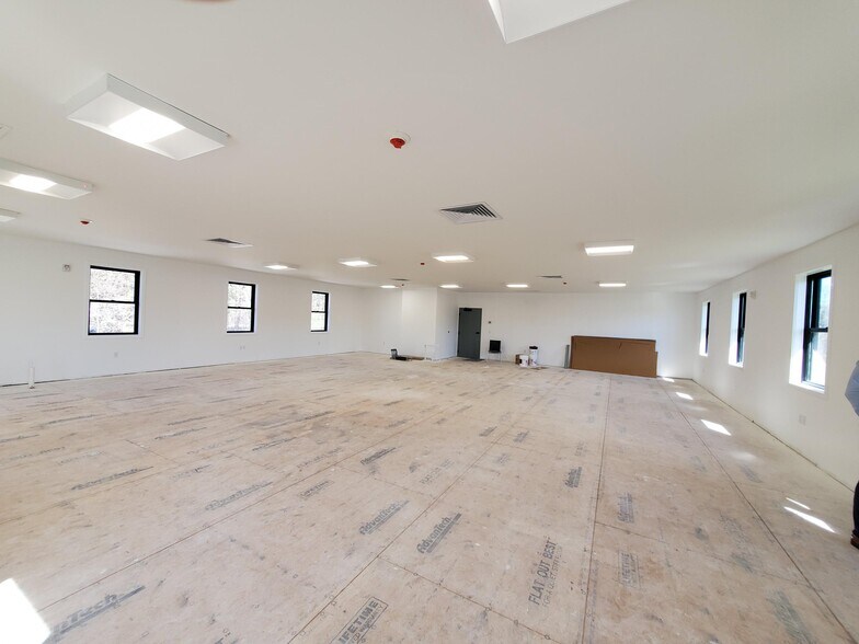 4130 Whitney Ave, New Haven, CT à louer - Photo intérieure – Image 1 sur 5