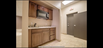 3233 E Chandler Blvd, Phoenix, AZ à louer Photo intérieure– Image 2 sur 5