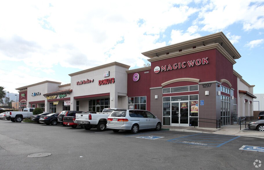 1297-1299 E Ontario Ave, Corona, CA à louer - Photo principale – Image 3 sur 5