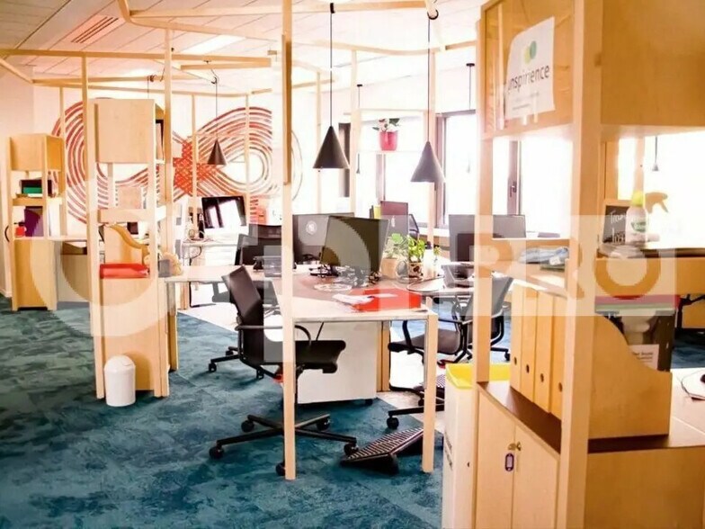 Bureau dans Montrouge à louer - Photo de l’immeuble – Image 1 sur 9