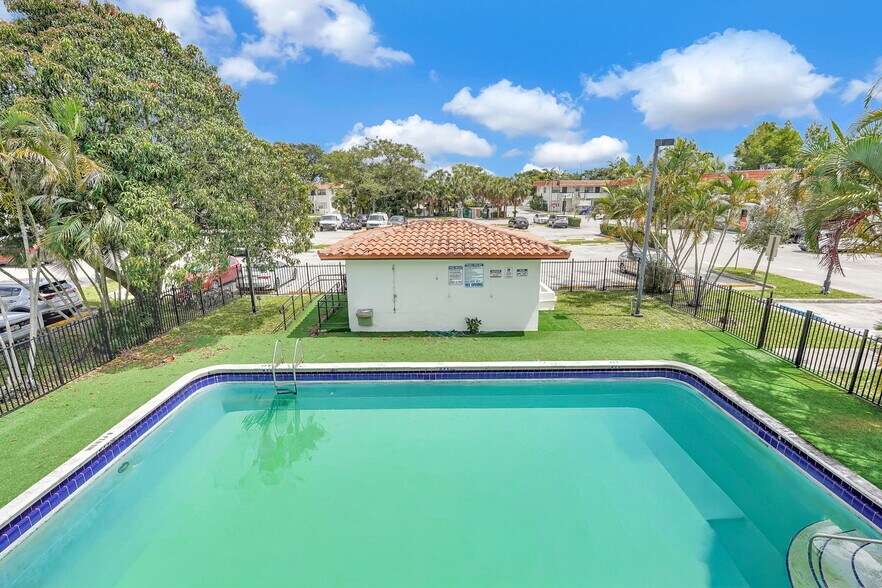 400 NW 65th Ave, Margate, FL à vendre - Photo de l’immeuble – Image 3 sur 43