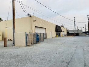 4915-4949 Walnut Grove Ave, San Gabriel, CA à louer Photo de l’immeuble– Image 2 sur 4