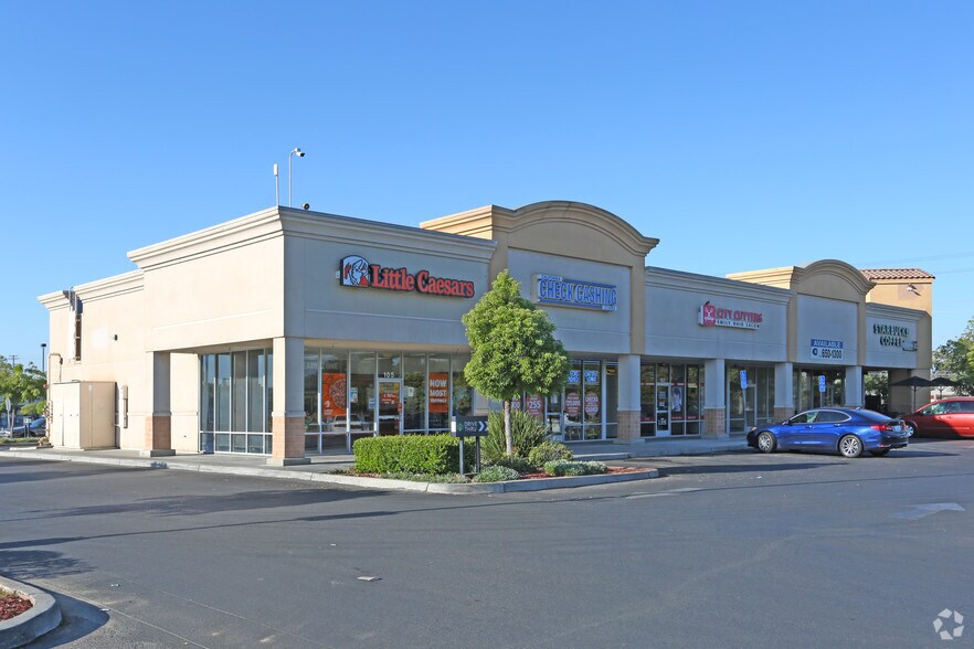 4190 N West Ave, Fresno, CA à louer - Photo de l’immeuble – Image 3 sur 10