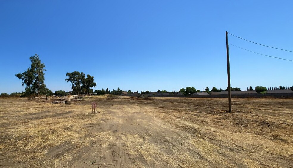 2644 Morrill Rd, Riverbank, CA à vendre - Photo de la construction – Image 2 sur 11