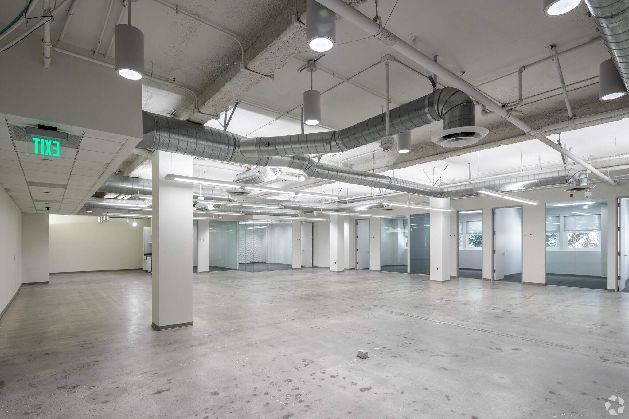 10351 Santa Monica Blvd, Los Angeles, CA à louer Photo intérieure– Image 1 sur 6