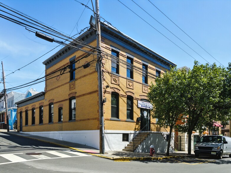 538-540 62nd St, West New York, NJ à louer - Photo de l’immeuble – Image 1 sur 39