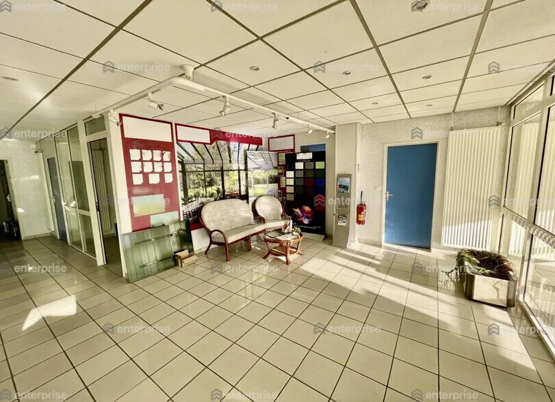 Local d’activités dans Abbeville à louer - Hall d’entrée – Image 2 sur 6