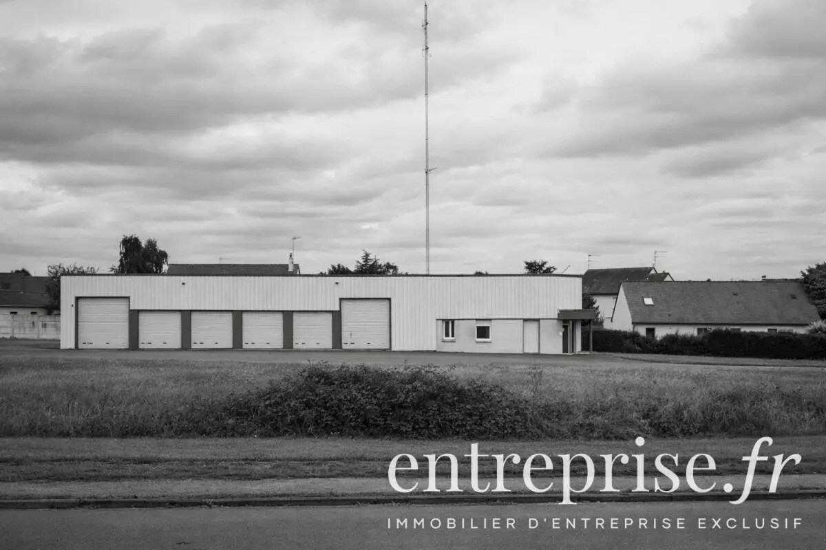 Local commercial dans Brissac Loire Aubance à louer Photo de l’immeuble– Image 1 sur 3