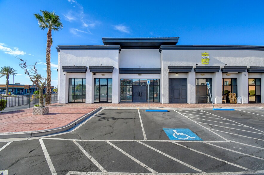 4255 S Durango Dr, Las Vegas, NV à louer - Photo de l’immeuble – Image 3 sur 16