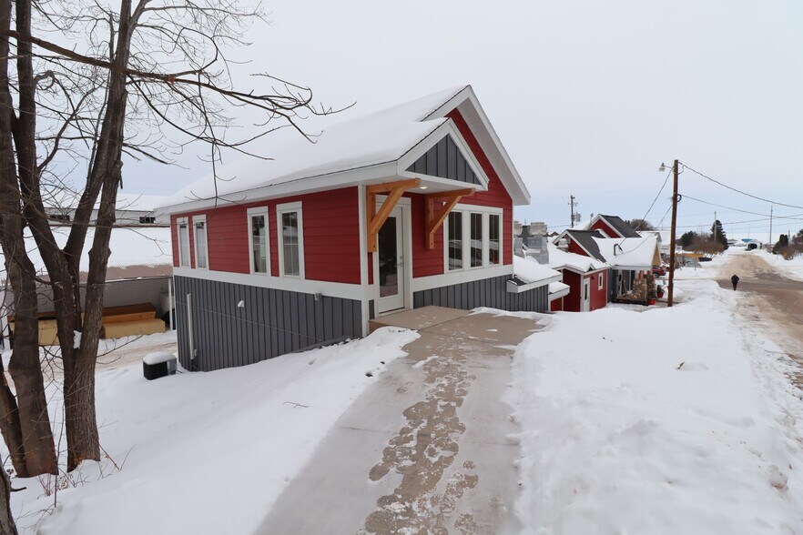 257 Manypenny Ave, Bayfield, WI à louer - Photo de l’immeuble – Image 3 sur 18