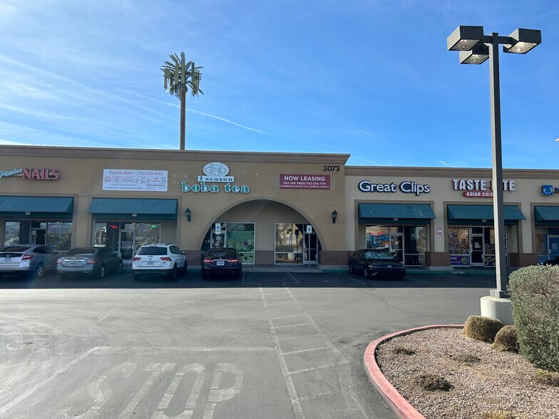 3073 W Craig Rd, North Las Vegas, NV à louer - Photo de l’immeuble – Image 3 sur 16