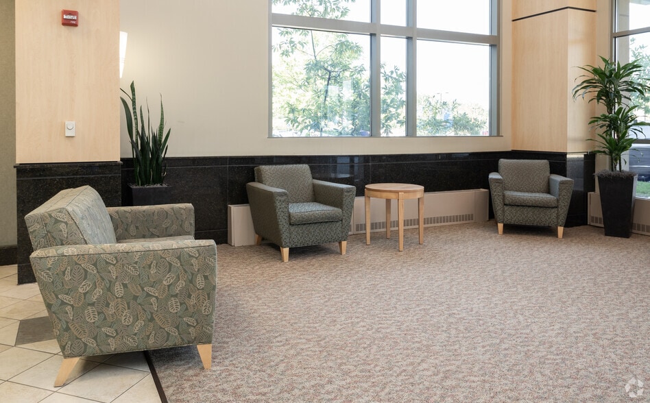 3620 Joseph Siewick Dr, Fairfax, VA à louer - Hall d’entrée – Image 3 sur 18