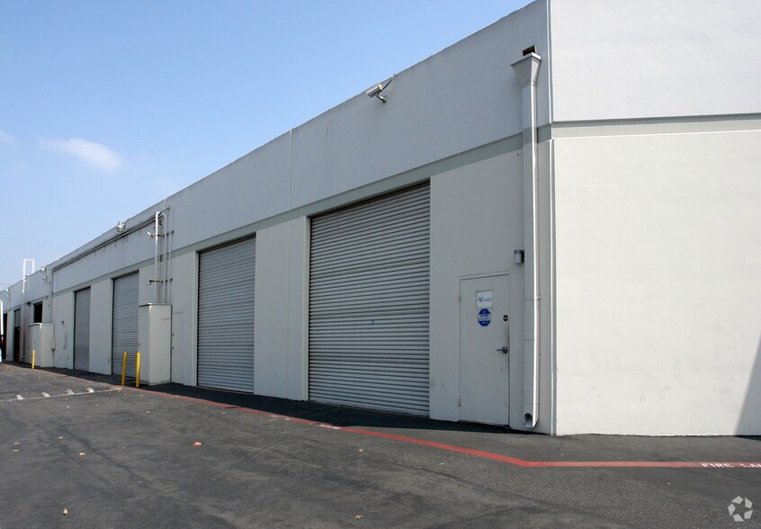 16182 Gothard St, Huntington Beach, CA à louer - Photo de l’immeuble – Image 2 sur 5