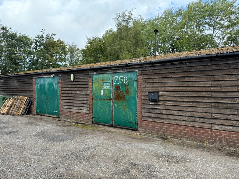 Unit 25C Firsland Park Estate, Albourne Rd, Hurstpierpoint à louer - Photo de l’immeuble – Image 1 sur 6