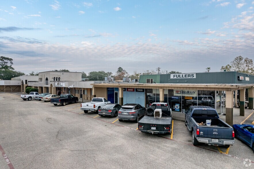 2120-2314 N Alexander Dr, Baytown, TX à louer - Photo de l’immeuble – Image 2 sur 9