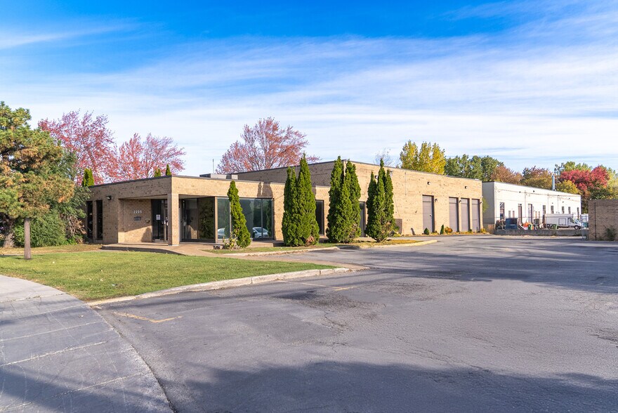 2205 Rue Guénette, Montréal, QC à louer - Photo de l’immeuble – Image 1 sur 14