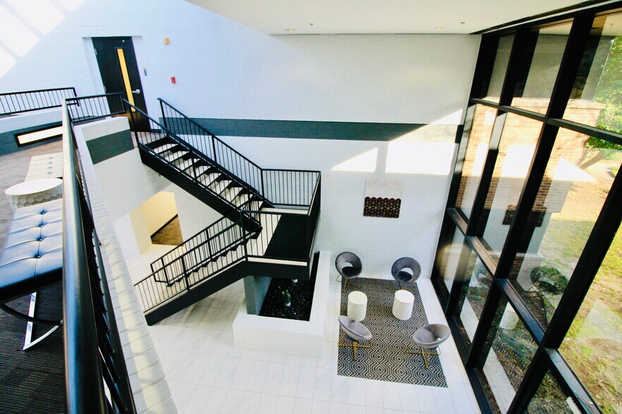 200 Chisholm Pl, Plano, TX à louer - Photo intérieure – Image 3 sur 14