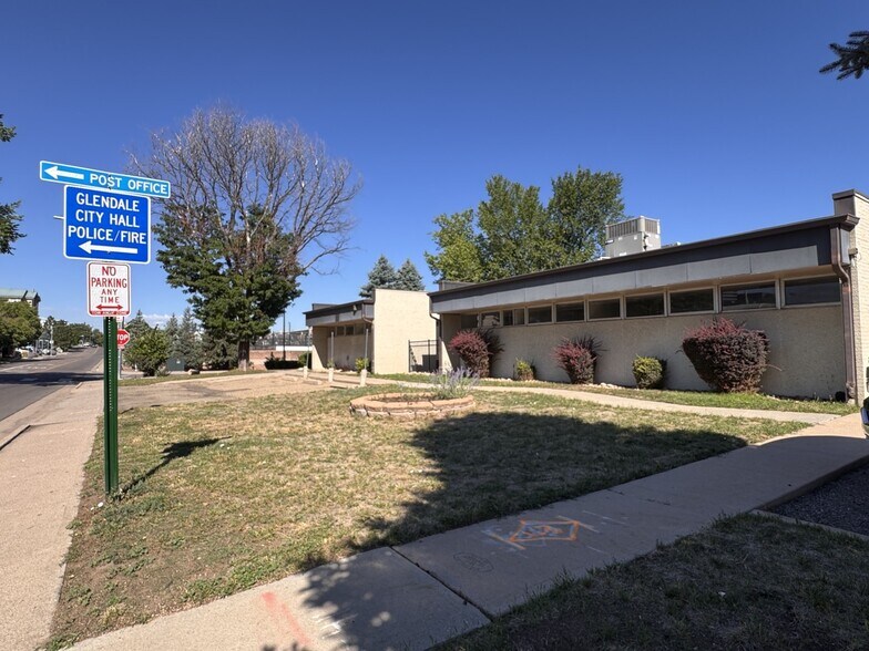 4411 E Kentucky Ave, Glendale, CO à vendre - Photo de l’immeuble – Image 1 sur 23