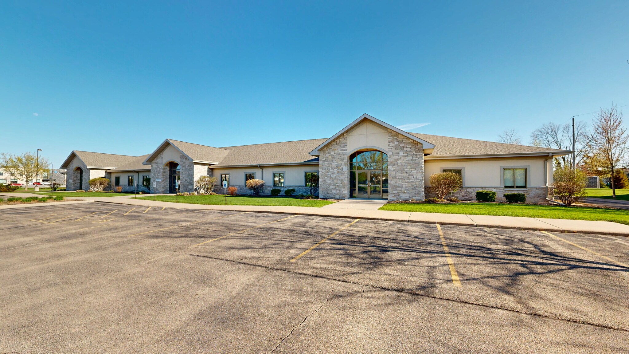 2505 E Evergreen Dr, Appleton, WI à louer Photo de l’immeuble– Image 1 sur 14