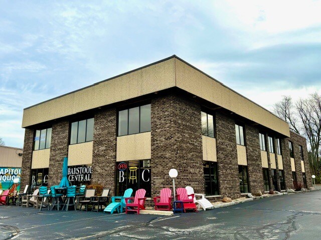 13745 W Capitol Dr, Brookfield, WI à louer - Photo de l’immeuble – Image 1 sur 3