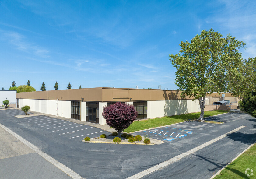 4025 E Arch Rd, Stockton, CA à louer - Photo de l’immeuble – Image 2 sur 8