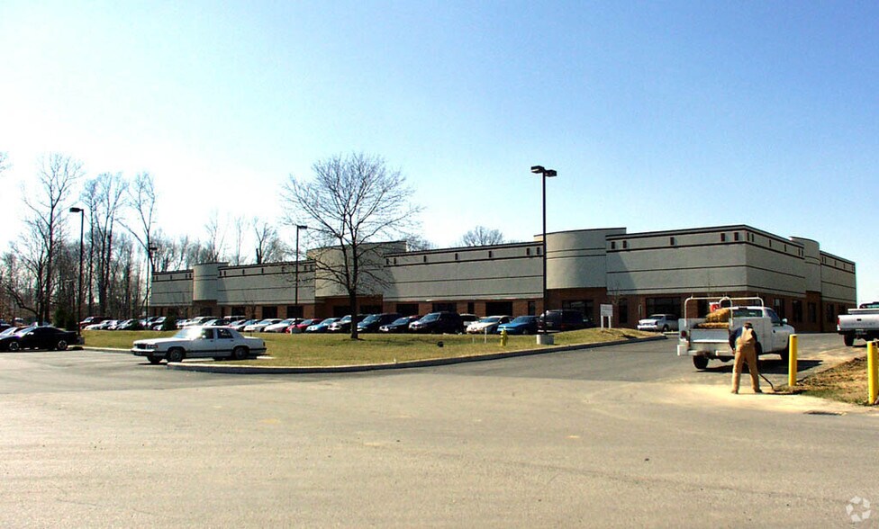 10521 Millington Ct, Blue Ash, OH à louer - Photo principale – Image 1 sur 1