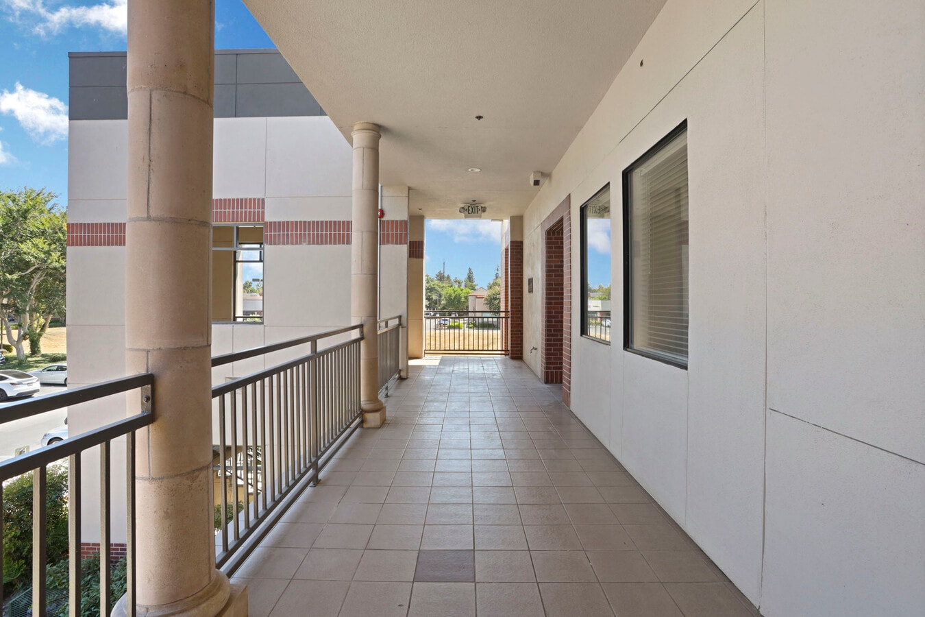 3133 W March Ln, Stockton, CA 95219 - Lot 2000 - - Photo intérieure - Image 2 of 29