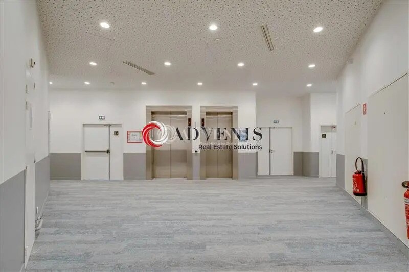 Bureau dans Tremblay-en-France à louer - Photo de l’immeuble – Image 3 sur 12