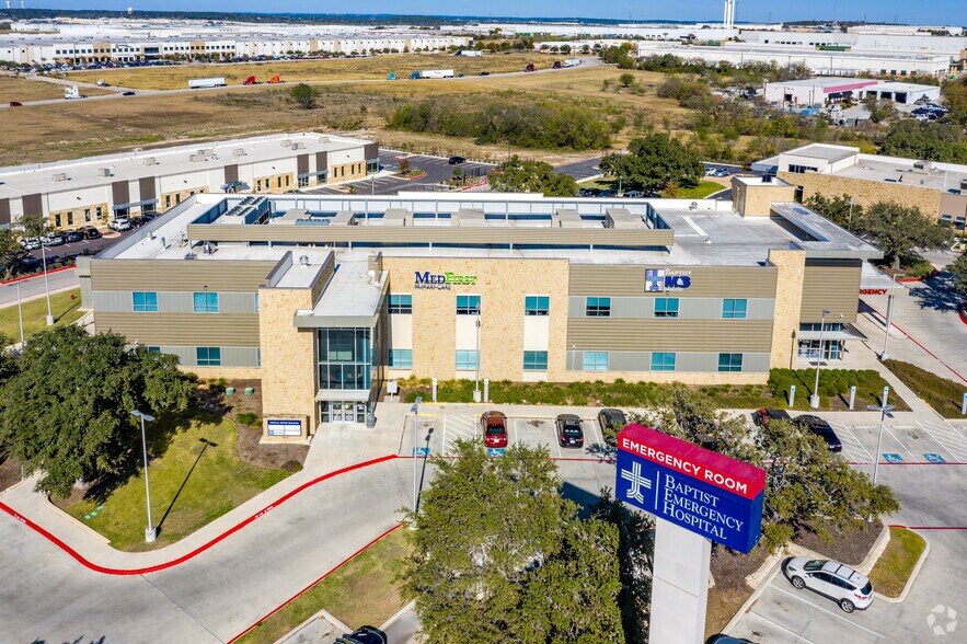 16977 Interstate 35 N, Schertz, TX à louer - Photo de l’immeuble – Image 3 sur 5
