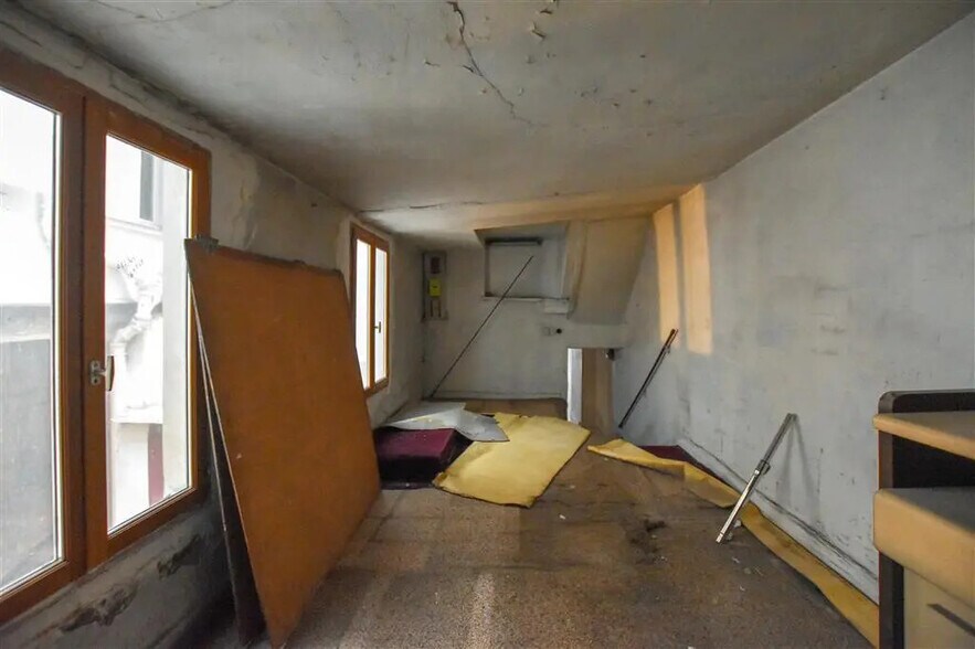 Local commercial dans Paris à louer - Photo de l’immeuble – Image 3 sur 4