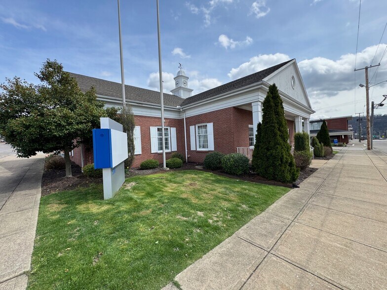 530 Broadway, East Liverpool, OH à vendre - Photo de l’immeuble – Image 3 sur 25