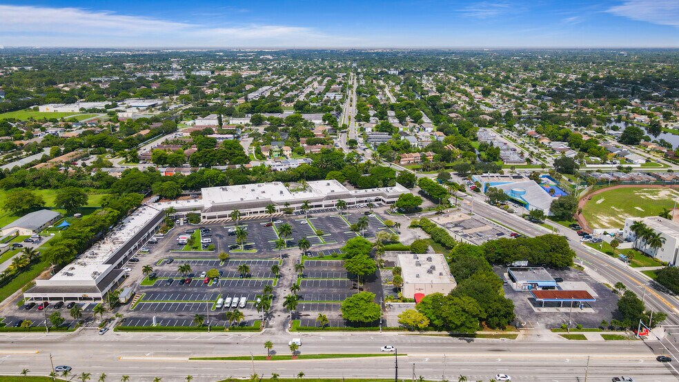 941 Kimberly Blvd, North Lauderdale, FL à louer - Photo de l’immeuble – Image 2 sur 21