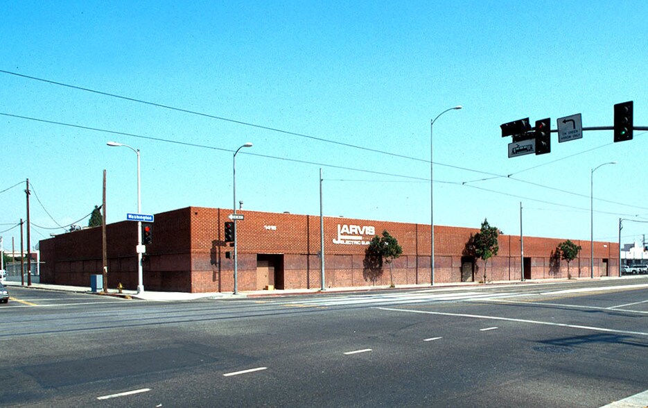 1418 E 18th St, Los Angeles, CA à louer - Photo de l’immeuble – Image 2 sur 13