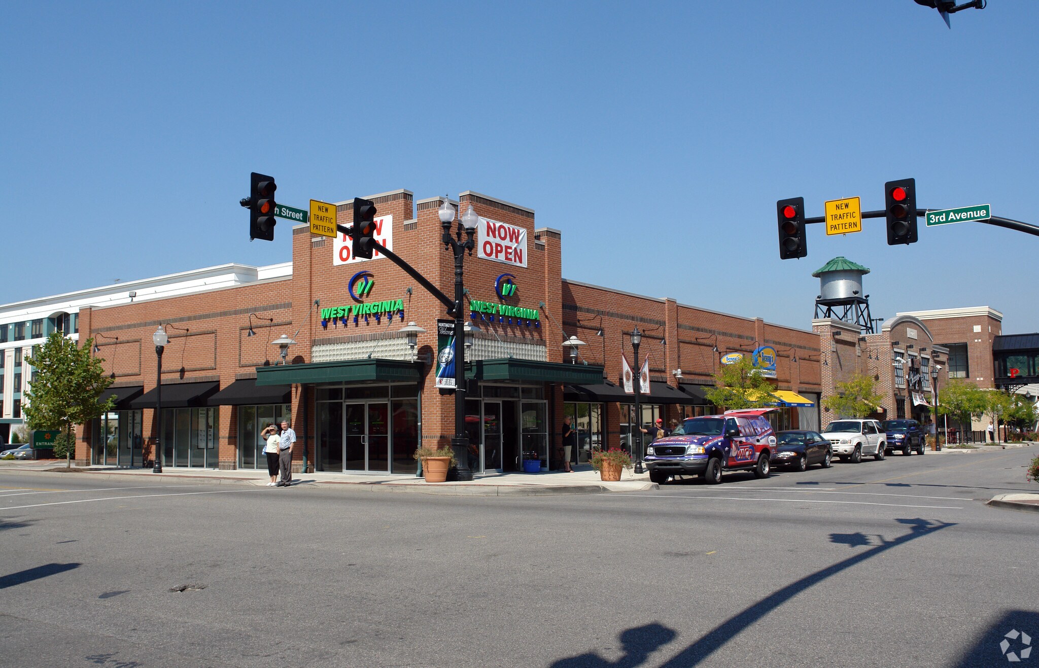 220 Ninth Ave, Huntington, WV à louer Photo principale– Image 1 sur 10