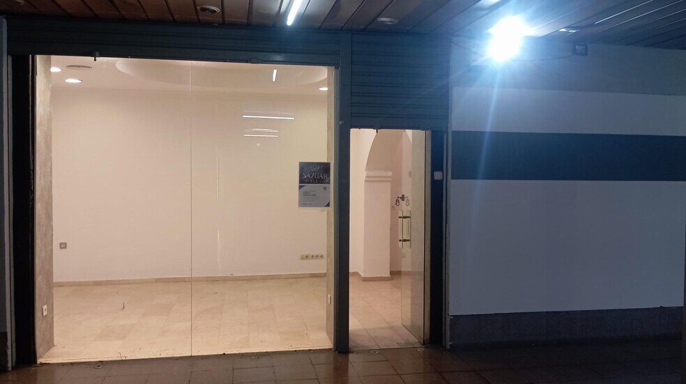 Local commercial dans Córdoba, Córdoba à louer - Hall d’entrée – Image 3 sur 8